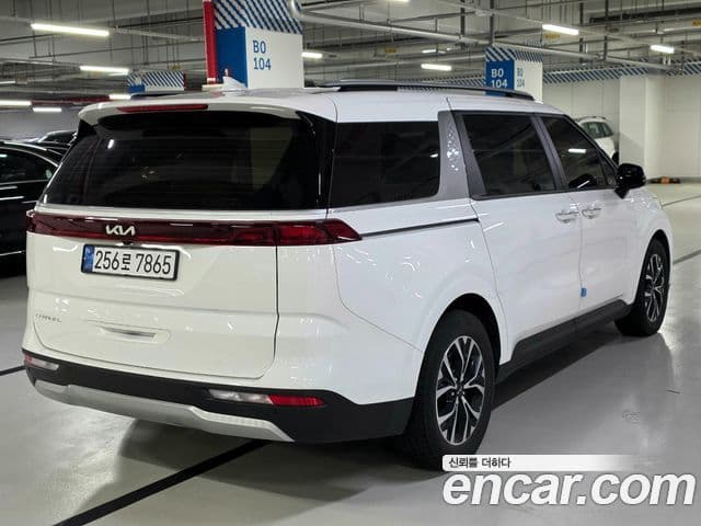Kia Carnival 2022 — ფოტო 2/20