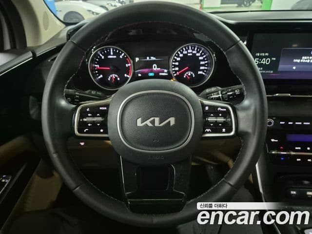 Kia Carnival 2022 — фото 4 из 20