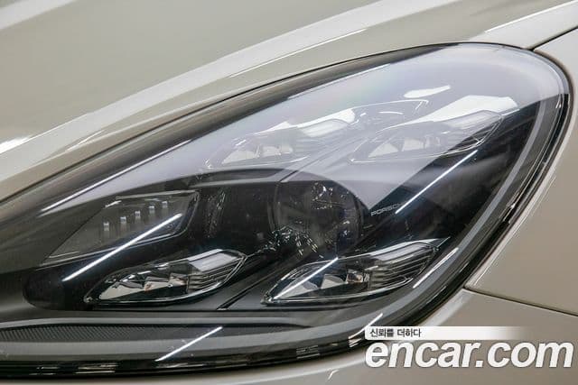 Porsche Cayenne 2021 — Photo 16/20