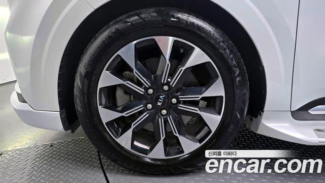 Kia Carnival 2021 — ფოტო 5/20