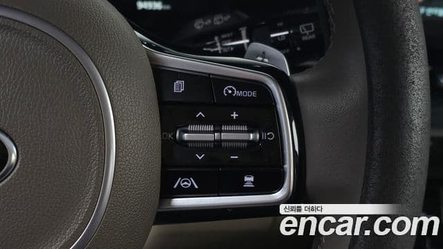 Kia Carnival 2021 — ფოტო 14/20