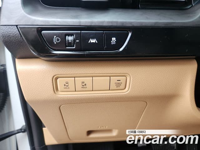 Kia Carnival 2021 — фото 11 из 18
