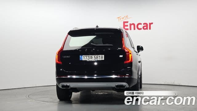 Volvo XC90 2021 — Photo 15/20