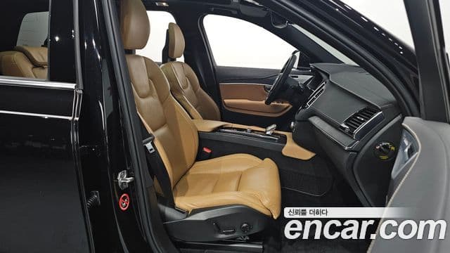 Volvo XC90 2021 — Photo 10/20