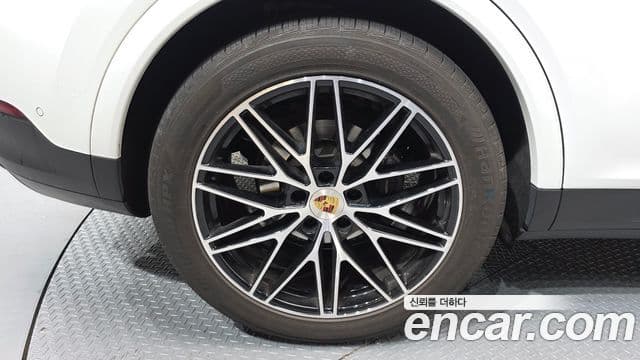 Porsche Cayenne 2023 — фото 5 из 20