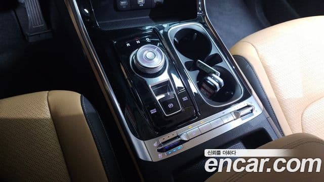 Kia Carnival 2022 — фото 9 из 20