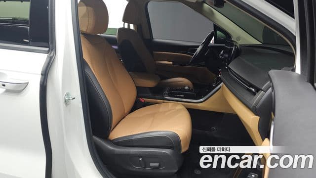 Kia Carnival 2022 — фото 10 из 20
