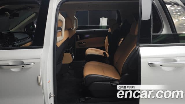 Kia Carnival 2022 — фото 12 из 20