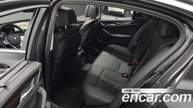 BMW 5 Series 2023 — ფოტო 12/20