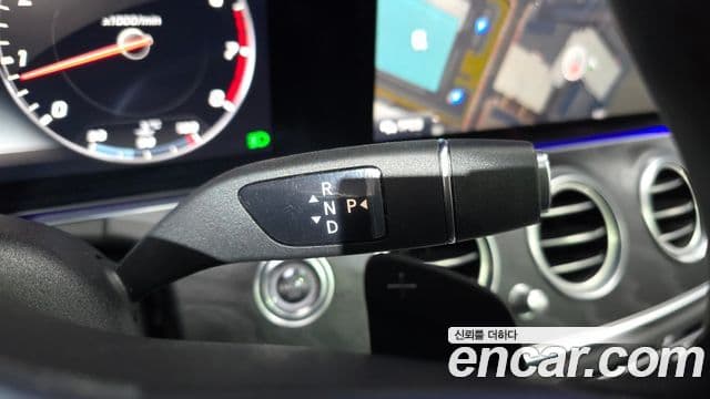 Mercedes-Benz E-Class 2020 — Photo 20/20