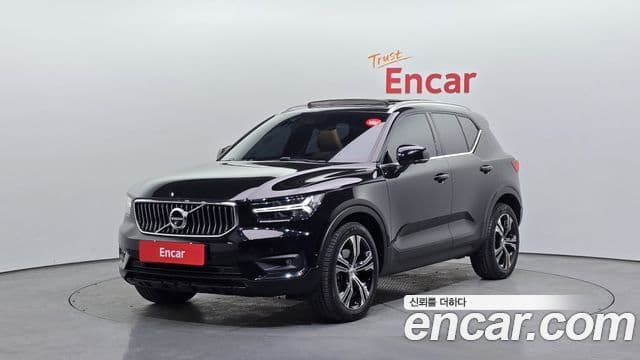 Volvo XC40 2021 — Photo 18/20