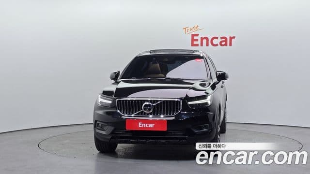 Volvo XC40 2021 — Photo 5/20