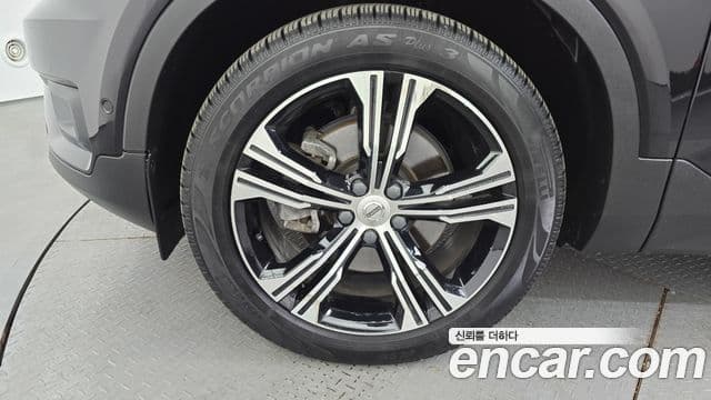 Volvo XC40 2021 — Photo 6/20
