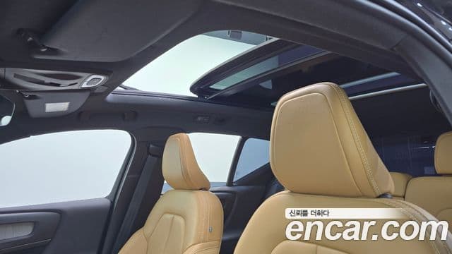 Volvo XC40 2021 — Photo 3/20
