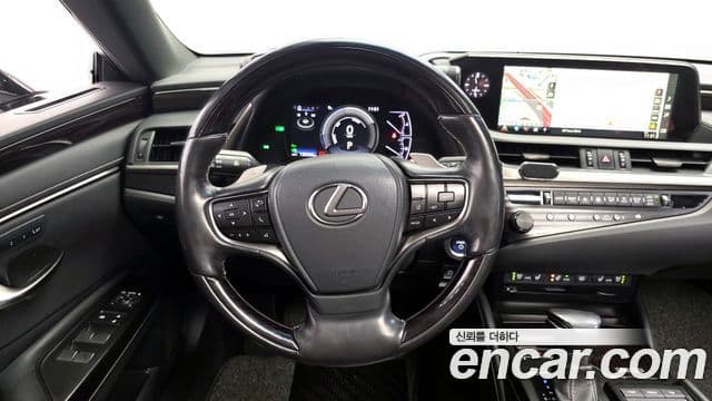 Lexus ES300h 2019 — ფოტო 13/20