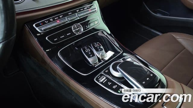 Mercedes-Benz E-Class 2019 — Şəkil 17/20