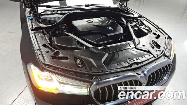 BMW 5 Series 2023 — ფოტო 6/20