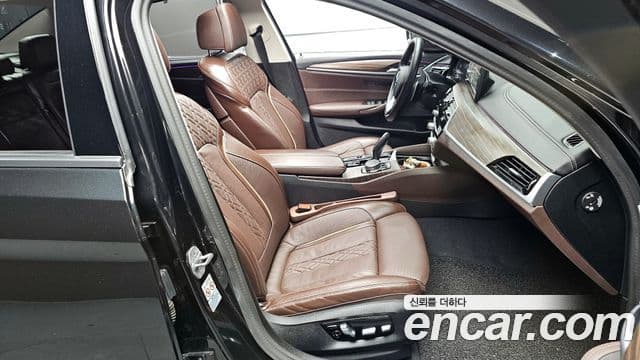 BMW 5 Series 2023 — ფოტო 10/20