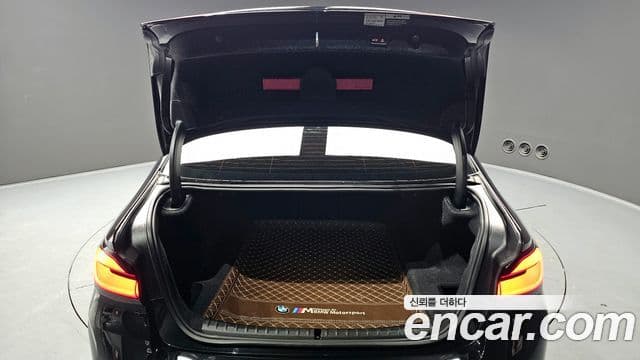 BMW 5 Series 2023 — фото 20 из 20