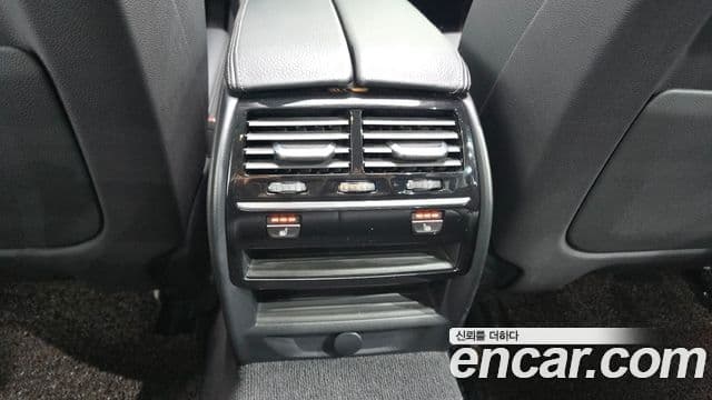BMW 5 Series 2018 — Фото 19/20