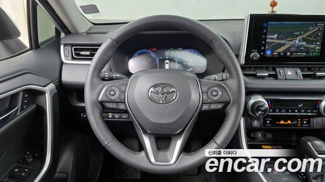 Toyota RAV4 2024 — ფოტო 13/20