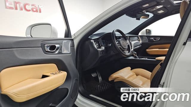 Volvo XC60 2019 — Şəkil 10/20