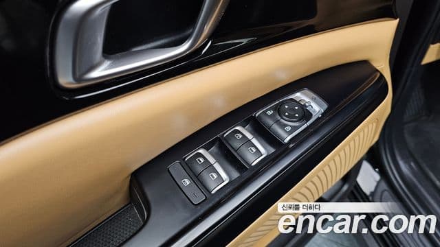 Kia Carnival 2021 — фото 12 из 20