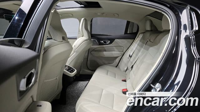 Volvo S60 2023 — фото 11 из 20