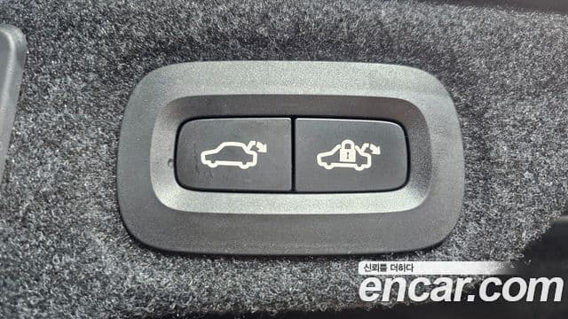 Volvo S60 2023 — фото 19 из 20