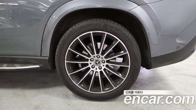 Mercedes-Benz GLE-Class 2022 — Photo 10/17
