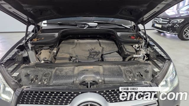Mercedes-Benz GLE-Class 2022 — Photo 16/17