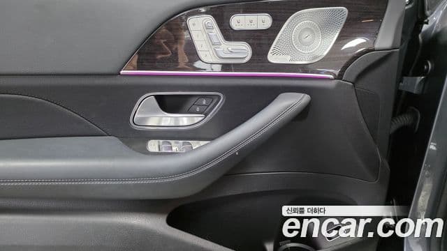 Mercedes-Benz GLE-Class 2022 — Photo 13/17