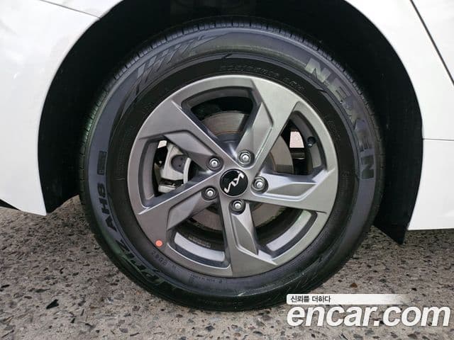 Kia K5 2023 — ფოტო 12/20