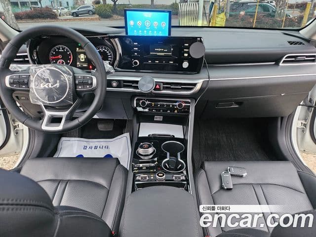 Kia K5 2023 — ფოტო 17/20