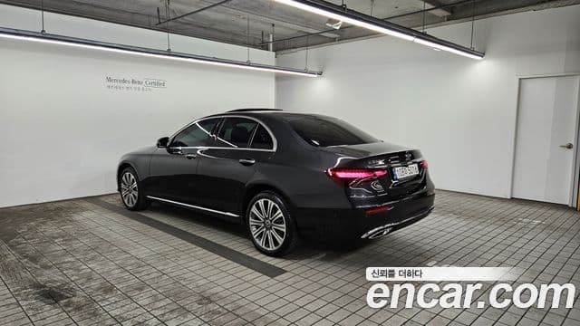 Mercedes-Benz E-Class 2023 — ფოტო 18/20