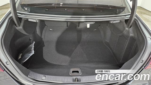 Mercedes-Benz E-Class 2023 — ფოტო 20/20