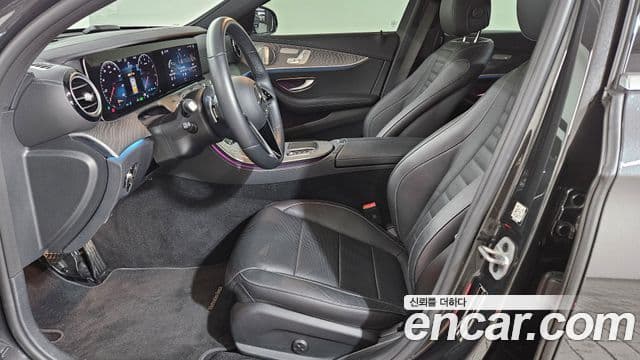 Mercedes-Benz E-Class 2023 — ფოტო 19/20