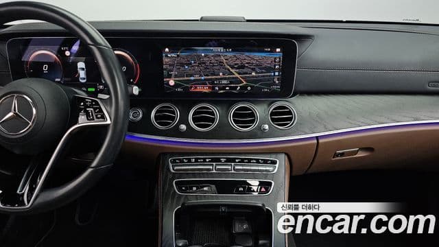 Mercedes-Benz E-Class 2021 — Photo 5/20