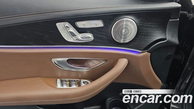 Mercedes-Benz E-Class 2021 — Photo 6/20