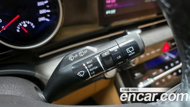 Kia Carnival 2022 — Şəkil 17/20
