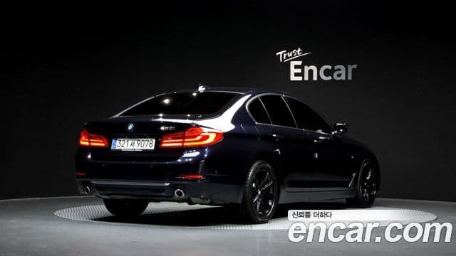BMW 5 Series 2018 — Şəkil 1/20