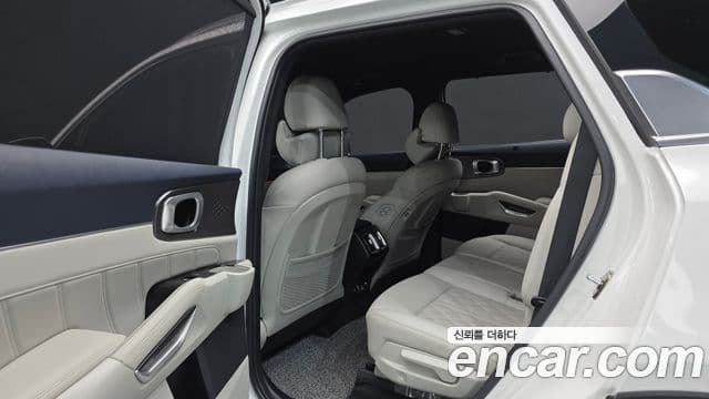 Kia Sorento 2021 — ფოტო 17/20