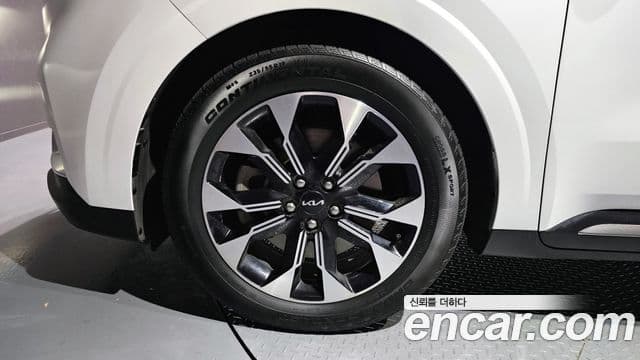 Kia Carnival 2021 — фото 5 из 20
