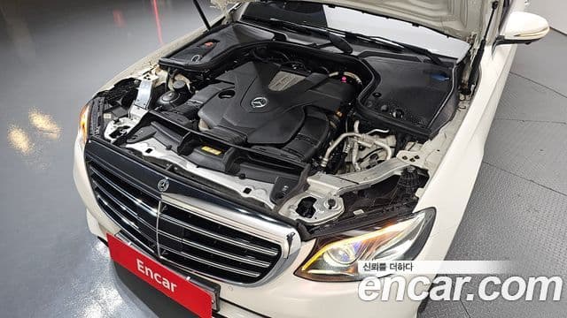 Mercedes-Benz E-Class 2018 — ფოტო 6/20