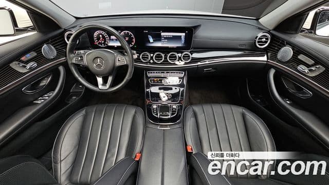 Mercedes-Benz E-Class 2018 — ფოტო 7/20