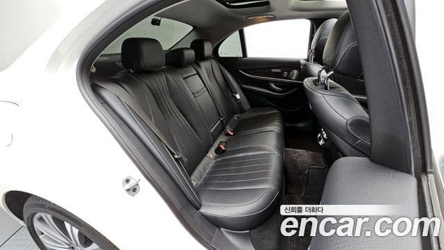 Mercedes-Benz E-Class 2018 — ფოტო 12/20