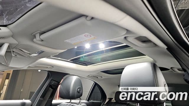 Mercedes-Benz E-Class 2018 — ფოტო 19/20