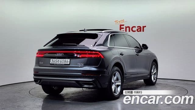 Audi Q7 2020 — ფოტო 2/20