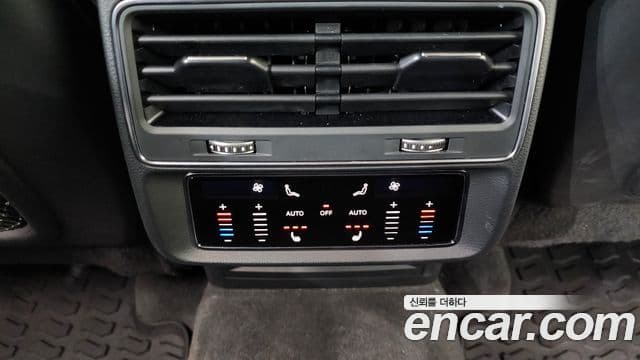 Audi Q7 2020 — ფოტო 19/20