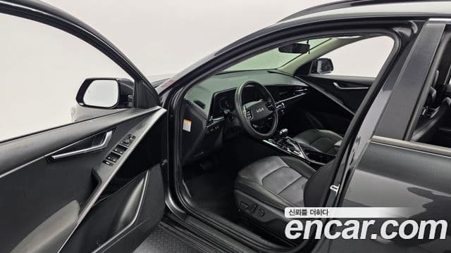 Kia Niro 2022 — фото 10 из 20